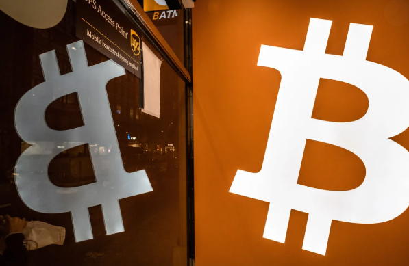 تحليل البيتكوين وارتفاع الدولار بسبب ارتفاع سعر الفائدة