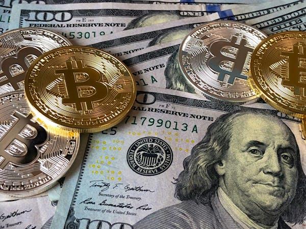 الفيدرالي الأمريكي يبقي على اسعار الفائدة دون تغيير